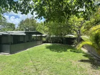 Styled, Clean & Close to the action! 1 Mile to 5th Ave, 3rd St S & Naples Beach! - Homestays