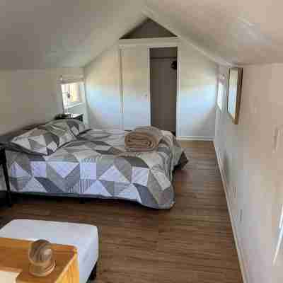 Cambria Cute Cottage with Private Deck Rooms