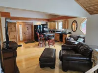4-bedroom waterfront house in lovely Newman Lake with AC, WiFi. Family friendly. - Boutique