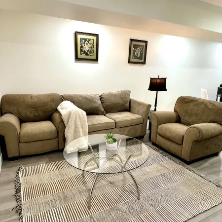 Cozy & Modern 3BR Lower Unit I Private Entrance, Laundry, Fridge Microwave
