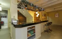 Boulevard Hotel