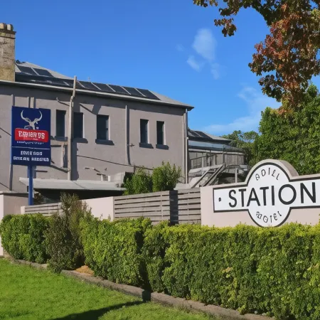 Station Hotel Motel Kurri Отели в г. Сеснок