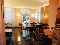 Hotel Pension Arpi - Bed and Breakfasts