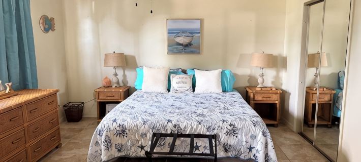 Cozy Water Front 2 Bedroom 2 Bathroom Home with Lake Access and Fenced Backyard. Hotels in Okeechobee County