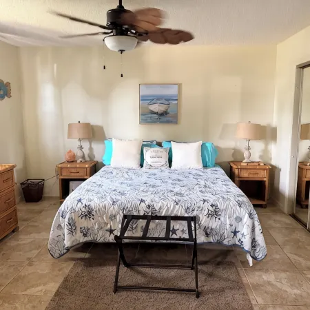 Cozy Water Front 2 Bedroom 2 Bathroom Home with Lake Access and Fenced Backyard.