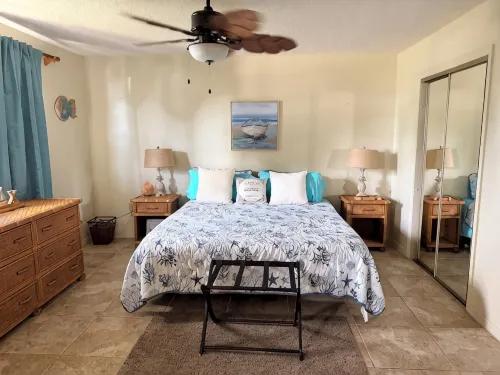 Cozy Water Front 2 Bedroom 2 Bathroom Home with Lake Access and Fenced Backyard. - 3つ星