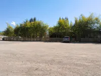 Isbjorn Chiangdao - parking