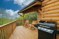 Log Home with Amazing Views of MT. Mitchell/Fireplace /Hot Tub/Pet Friendly - Wifi