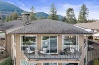Mid-Century Escape | Mt Hood Resort | Views + Pets - 무료 와이파이