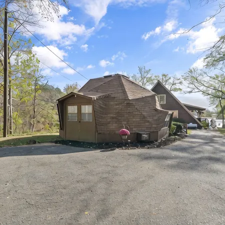 Sleeps 10, + Igloo Guest House, 7 Kayaks, 2 Paddleboards. John Boat, + More!
