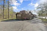 Sleeps 10, + Igloo Guest House, 7 Kayaks, 2 Paddleboards. John Boat, + More!