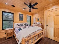 New Cabin! Elk Watching in Maggie Valley, Easy Access. 10Min to Blueridge Pkwy. - شاليه