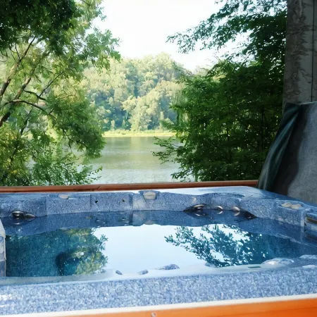 Lakefront! Secluded, HotTub, Fire Pit, Private Dock&Boats 90 Min from Chicago