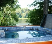 Lakefront! Secluded, HotTub, Fire Pit, Private Dock&Boats 90 Min from Chicago - balcony