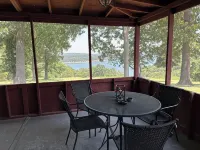 Quaint Family, Couples Cottage ON The Lake! Stunning View, Near Marinas, Trails - Chalets