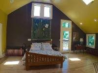 Artist's Serene Mapleton Sanctuary - 홈스테이