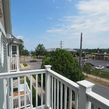Relaxing Traverse City Condo near beaches and Town.