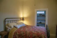 Historical Victorian with Modern Touch. Garage with EV Charger - Wifi