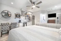 Johns Pass Studio 3  Fisherman's Cove & Cottages Studio 3 - 무료 와이파이