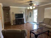 “Red’s House” located in Oneida city limits - Wifi