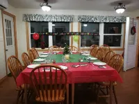 Dewar's Inn and Cottages - Homestays