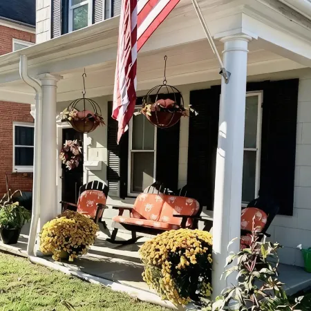 Five Star Charmer! Great Location Downtown & Stadium! Parking too!