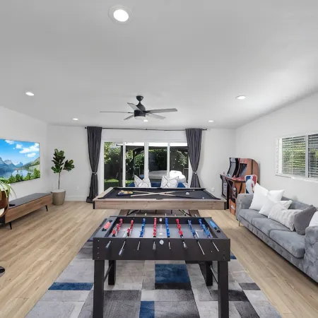 NEW Lux 5BR Villa Near Disney, Knotts, LA, OC w/ Hot Tub & Games