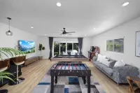 NEW Lux 5BR Villa Near Disney, Knotts, LA, OC w/ Hot Tub & Games