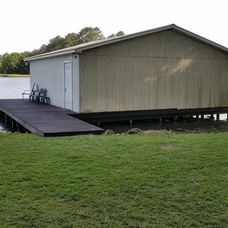 Keepin' It Reel: Waterfront, 2-Slip Boathouse, EV, Tankless, Park 5 Boats