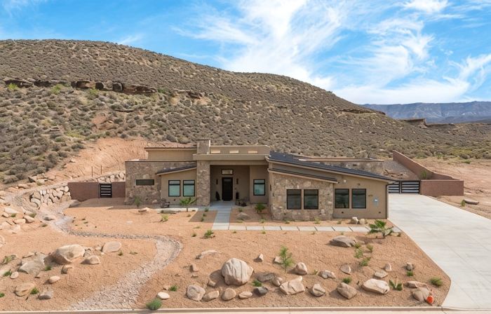 Beautiful 5 Bd/6 Bath - Zion's Edge, Kolob Canyon, Private Pool, Hot Tub, Views!