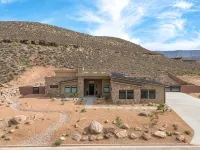 Beautiful 5 Bd/6 Bath - Zion's Edge, Kolob Canyon, Private Pool, Hot Tub, Views! Hotels in Virgin
