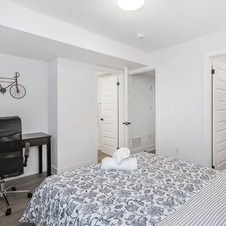 Cozy Getaway in Uptown Waterloo