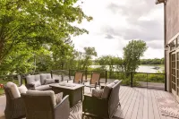 Cedar House Retreat - 5-Star