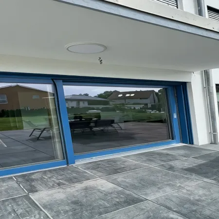 Moderne Ferienwohnung, Platz für 6 Gäste - 2 Schlaf-/ Wohn-/badezimmer, Terrasse
