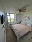 Spacious 3 Bedroom Apartment with Sea View Short Drive to Ceiba Ferry Station. - Wifi