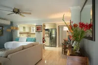 "Idle Time on the Bay Visually Charming and newly refurbished apartment - 2-Star
