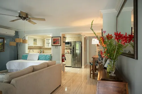 "Idle Time on the Bay Visually Charming and newly refurbished apartment - 2-Star