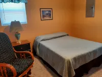 4 Bedroom-2 Full BathsClose to lake - 20 min to airport - 2-Star