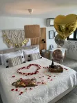 Couples Retreat Studio Ocean Front,300MB WiFi.  SuperHost!!