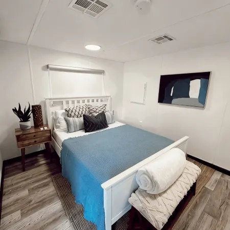 Cozy 2-bedroom apartment in charming Arecibo with WiFi, AC