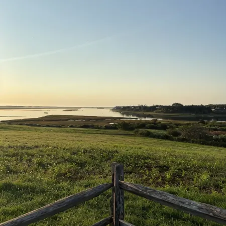 Charming Sun Filled Eastham Cottage at Fort Hill