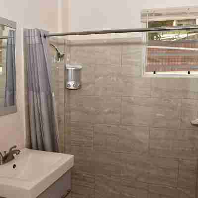 Extra large apartment for family and friends 5 min from the beach airport. Rooms
