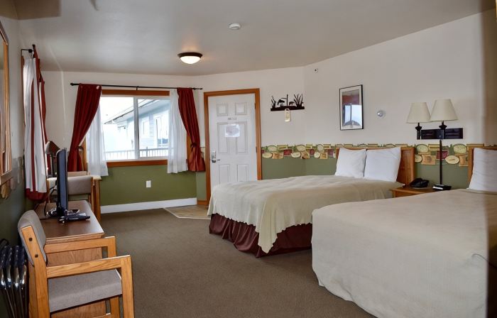 Longliner Lodge and Suites