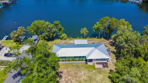 Welcome to the scallop shack! Newly renovated and on the water in Crystal River! - 3 stjerner