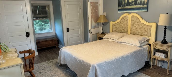 Charming and Historic Holly Cottage Carriage House in Downtown Tyler Hoteles en Tyler