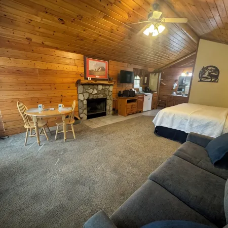 4 Moose Lodge ROMANTIC Log Cabin in the woods. Hot Tub & Wood Burning Fire Place