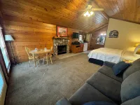4 Moose Lodge ROMANTIC Log Cabin in the woods. Hot Tub & Wood Burning Fire Place - Swimmingpools