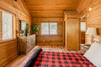 MT HOOD CABIN! Remodeled, 2500 sq ft, Sleeps 12! - Chalets