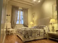 ELEGANT APARTMENT WITH TERRACE IN THE HEART OF THE HISTORICAL CENTER OF LUCCA - شقق
