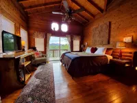 Beautiful Views with Hottub and King Bed - Balkoner